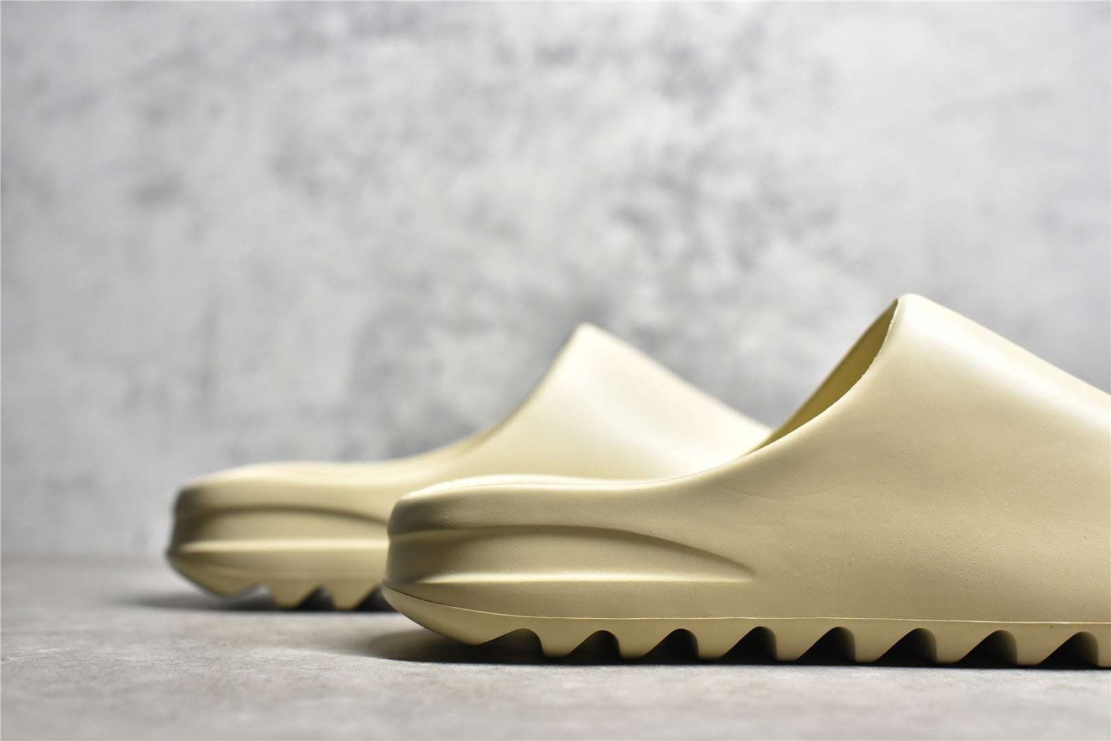 Yeezy Slide +10